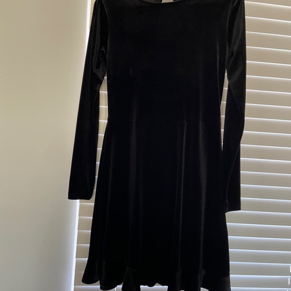 Black Velvet Keyhole Back Dress - Picture 2 of 2